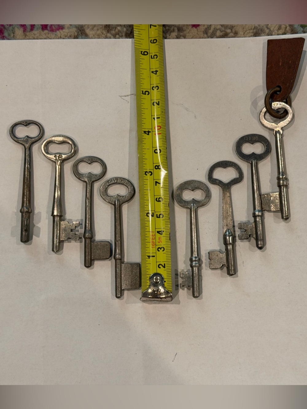 8 silver Vintage Metal Skeleton Keys